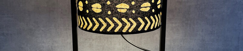 lampe tissu wax Bogolan /déco moderne / lampe métal /noir blanc